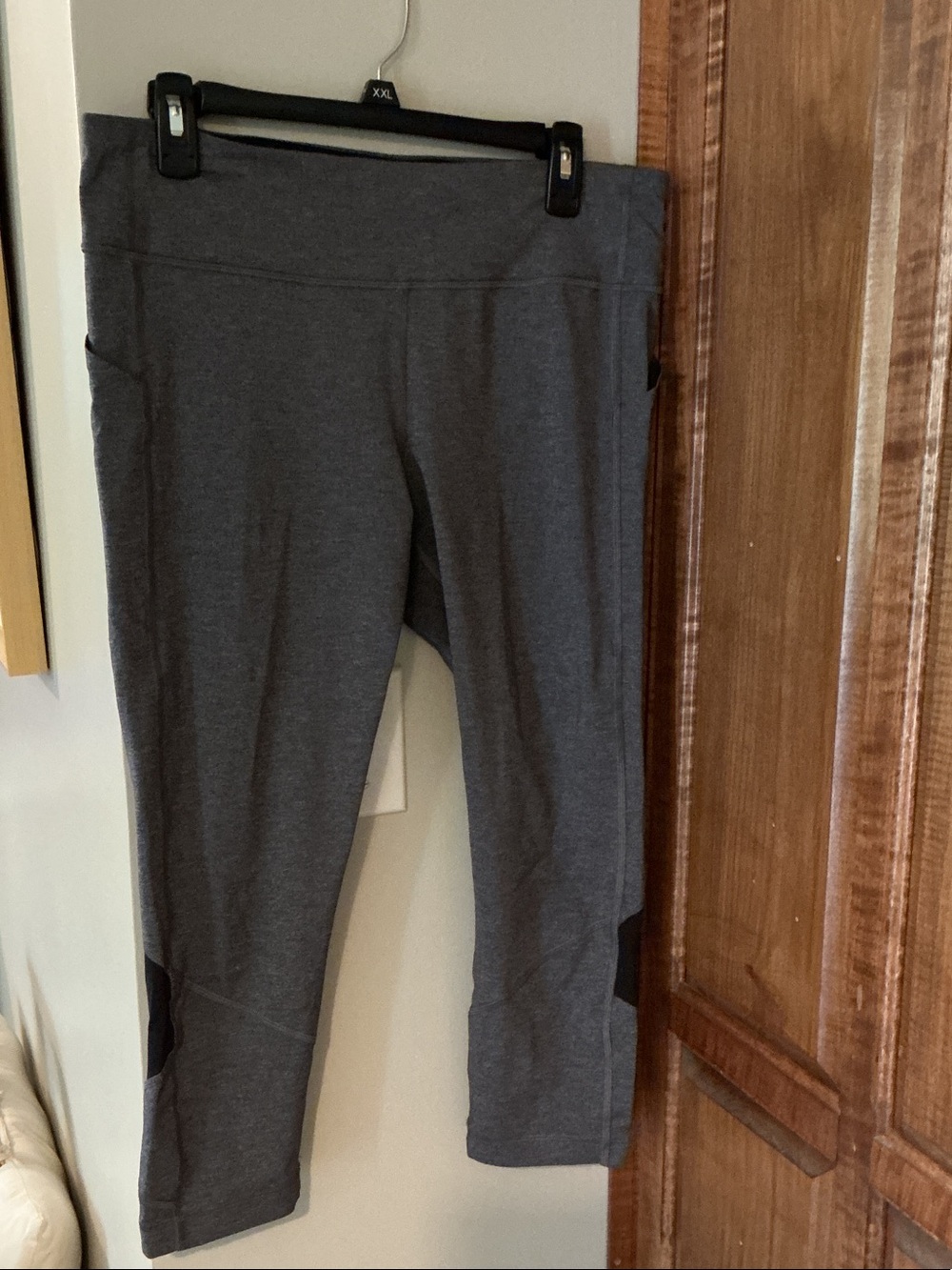 lululemon athletica Gray Cropped Leggings Black Mesh Detail Sz 12 Pockets EUC